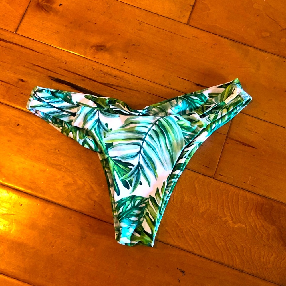 Shein Swim wear Bottoms size Medium Summer/Palms